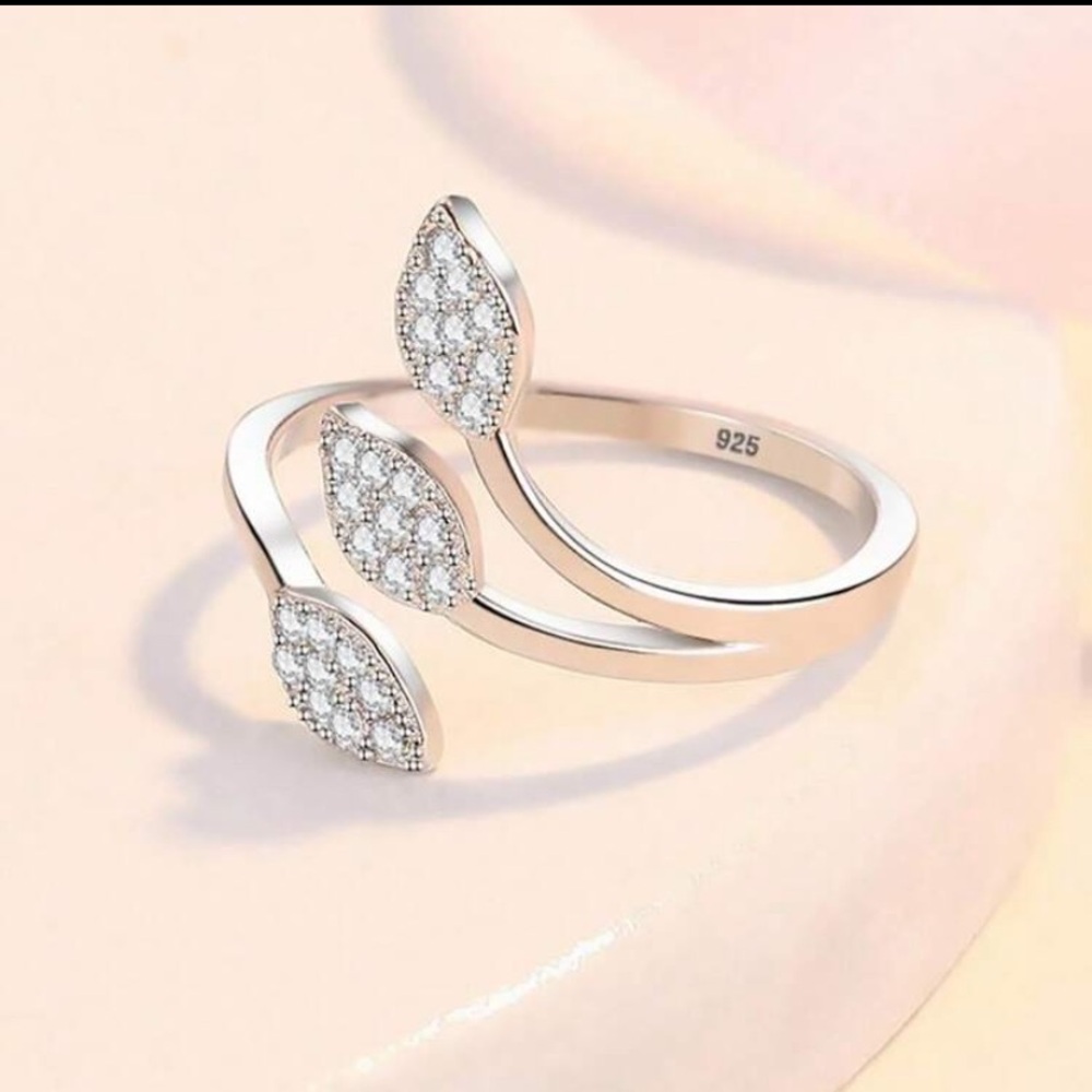 Chic Silver Ring With Leaf Design - image 2